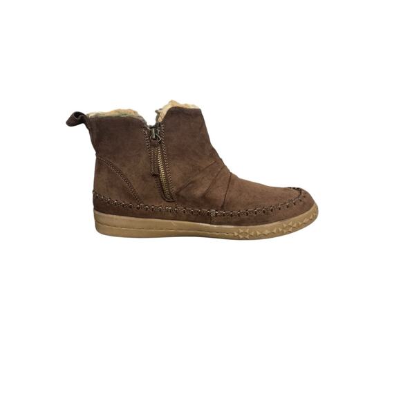 New! Muk Luks Women's Street Richmond Faux Suede Ankle Bootie - Size 11 - Picture 6 of 10